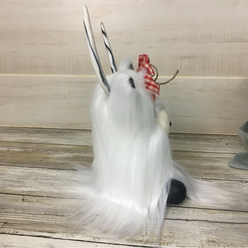 🚫SOLD🚫 Valentine’s Day White Highland Cow Gnome Coo Tiered Tray Decor - Picture 9 of 11